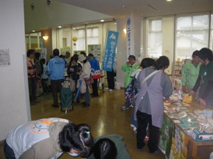 にのみや商工まつりの特産物の販売風景