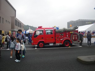 二宮商工会の消防車展示