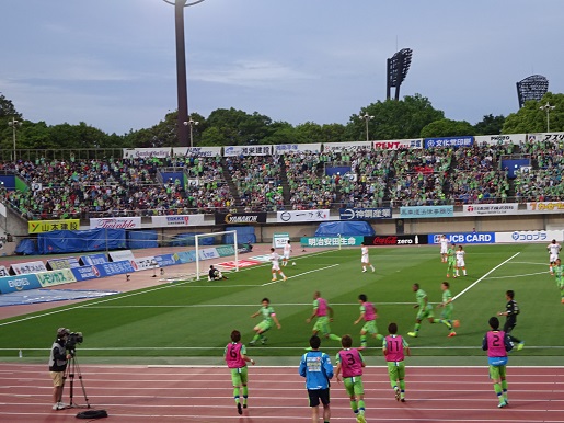永木選手に駆け寄るチームメイト